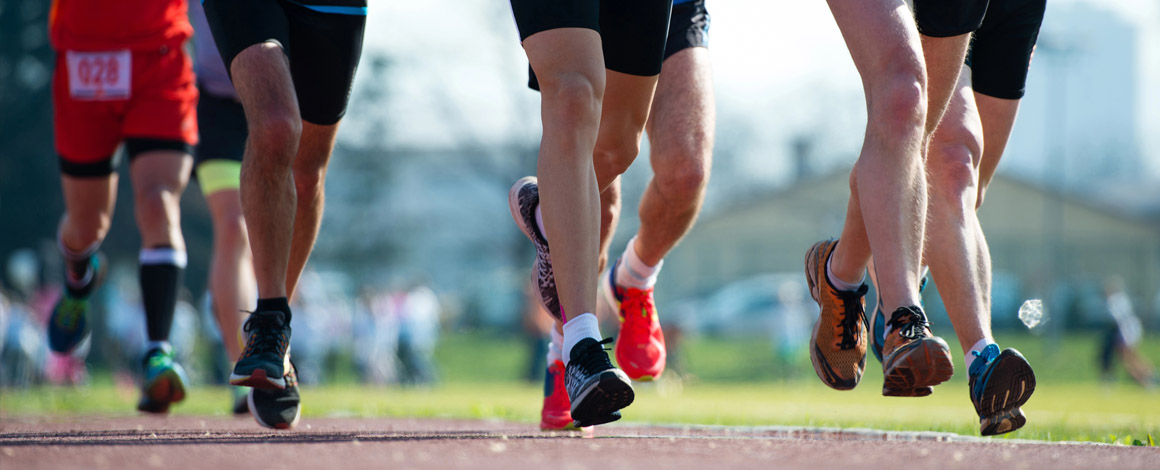 meerdere lopers doen mee aan een jogging